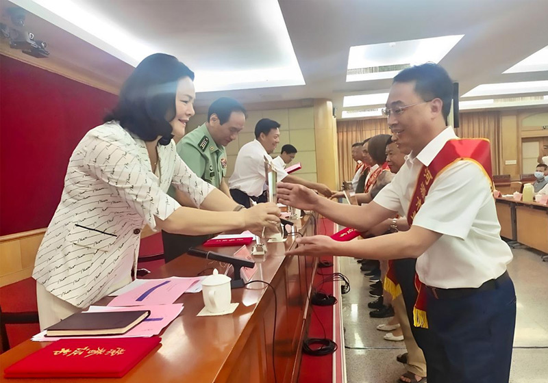 2023年6月28日,廣東霸王花集團總裁朱榮業榮獲2023年度河源市“最美擁軍人物”。
