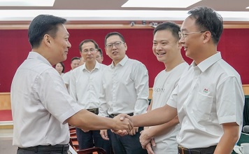 勇?lián)鐣?zé)任，助力鄉(xiāng)村振興 ▏廣東霸王花集團在“6.30”活動儀式現(xiàn)場再度認(rèn)捐100萬，持續(xù)助力鄉(xiāng)村振興